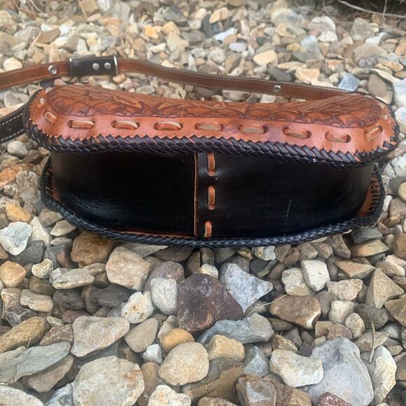 Vintage hand tooled leather turn lock purse - Picture 7 of 13